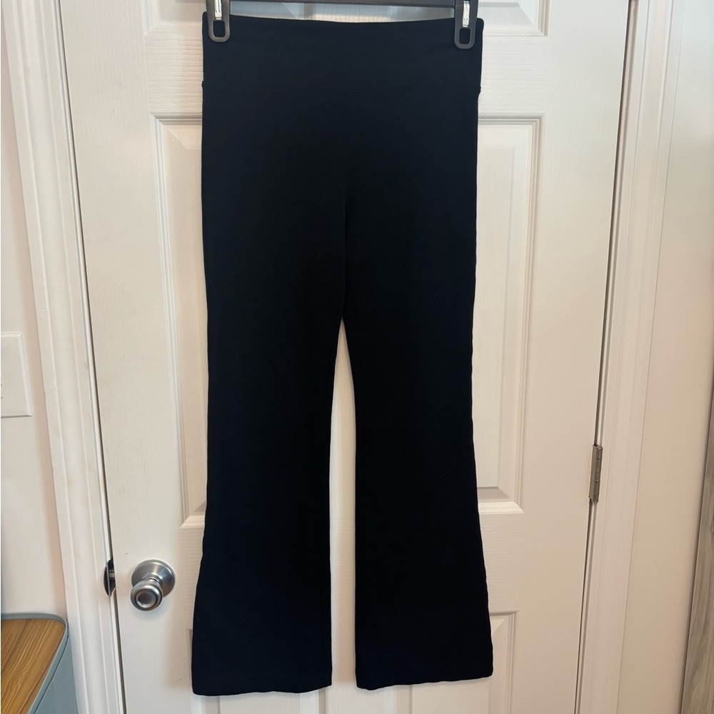 Ann Taylor Black Flare Pants leggings. Medium
